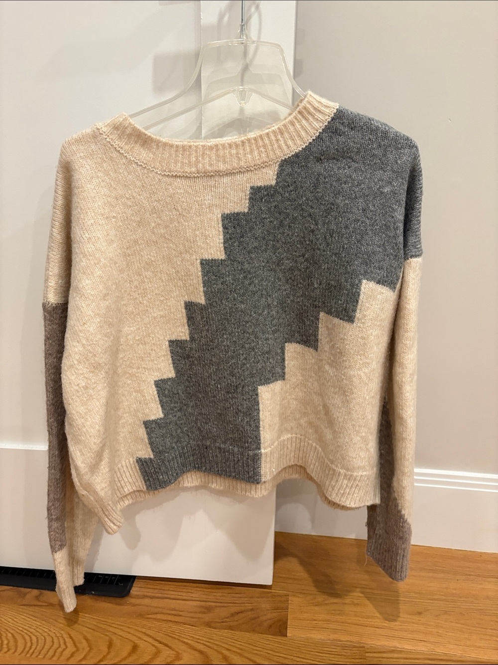 TRUTH Neutral Colorblock Crewneck Sweater - Beige & Gray